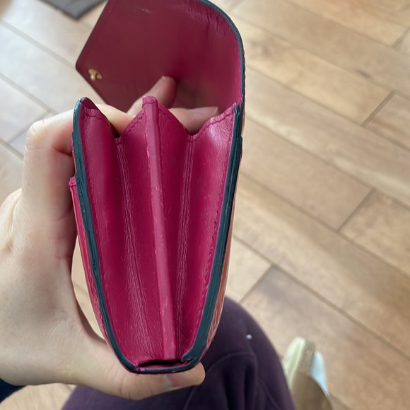 Authentic Louis Vuitton Vernis Sarah Wallet in dark pink - Picture 6 of 8